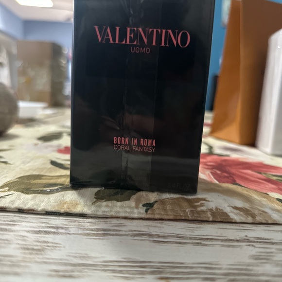 Valentino Uomo Born in Roma Coral Fantasy Body Wash - Black and Pink